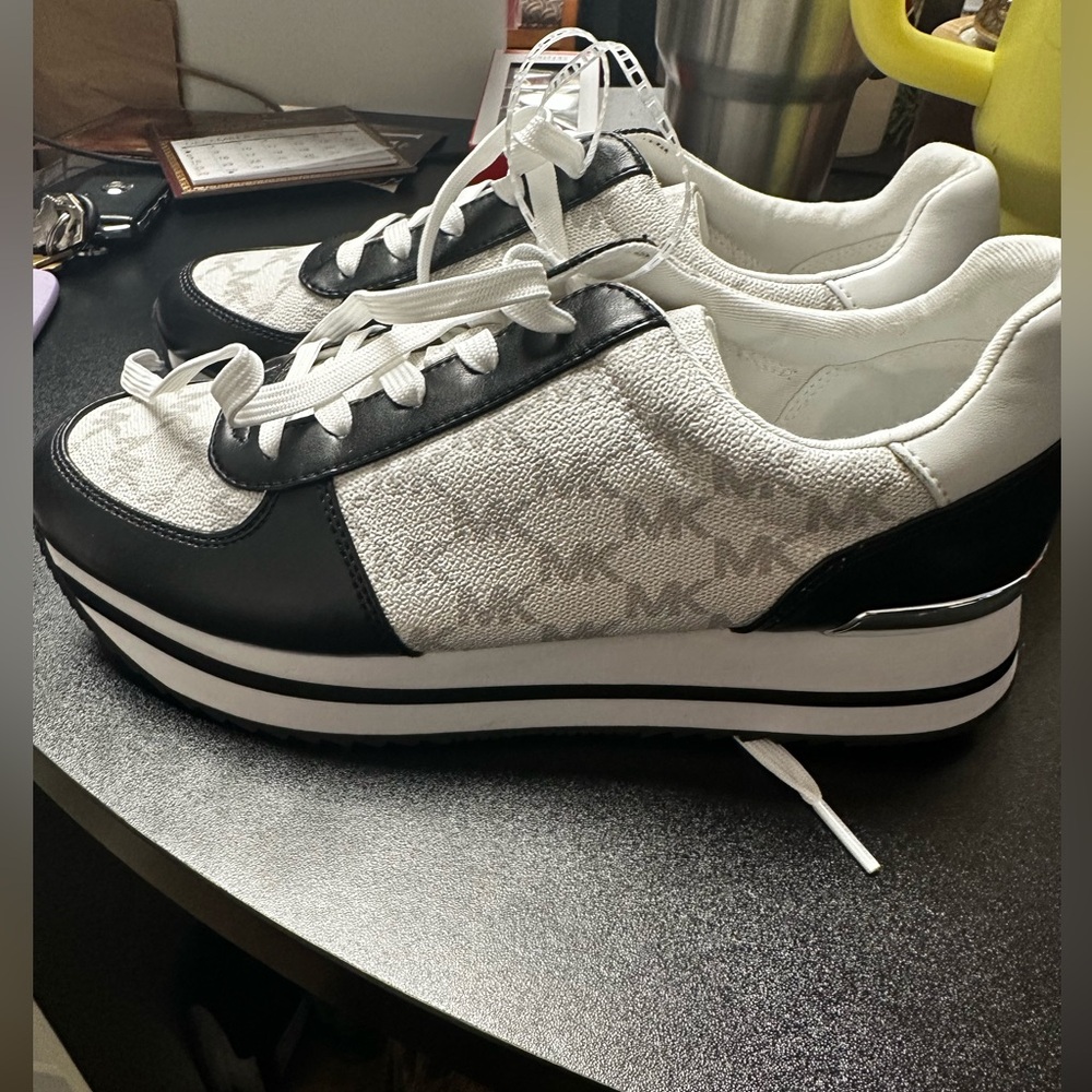 New Michael Kors tennis shoe size 8